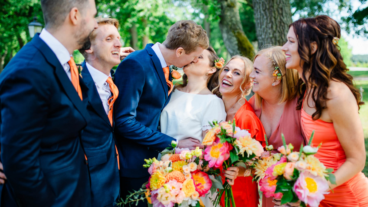 momentsinbetween_brollop_skytteholm_fargglatt-6101